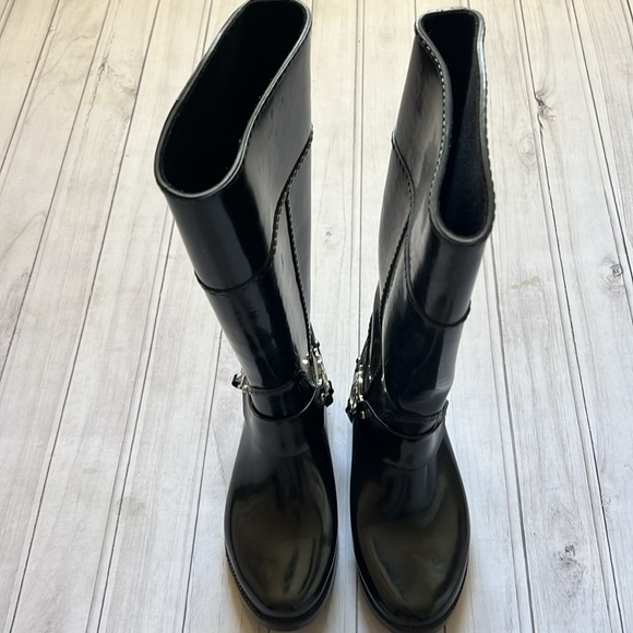 Woman’s Michael Kor’s Boots - Picture 2 of 5